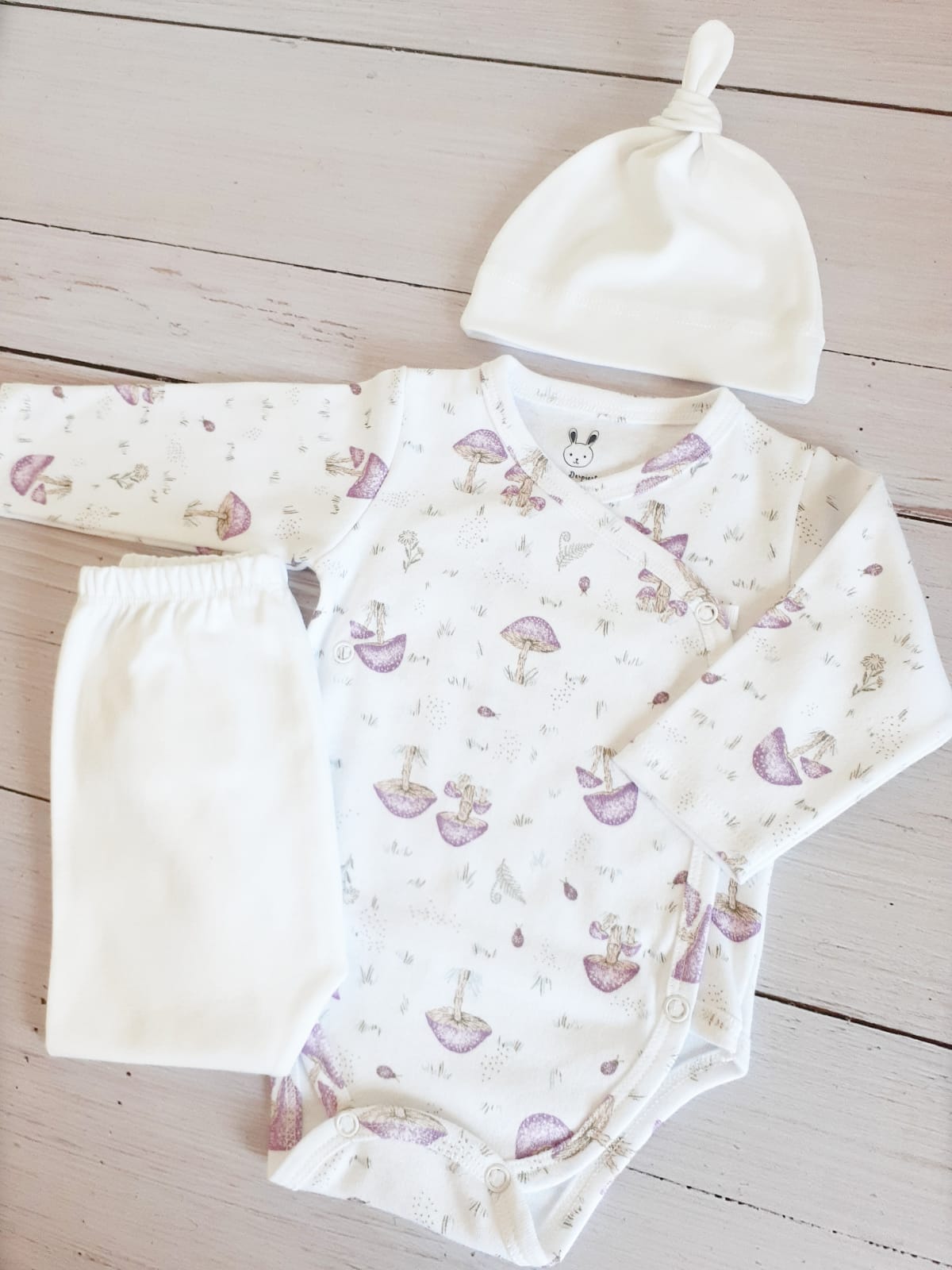 Ajuar body, pelele y gorro